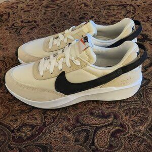 Women's Nike Waffle Debut sneakers